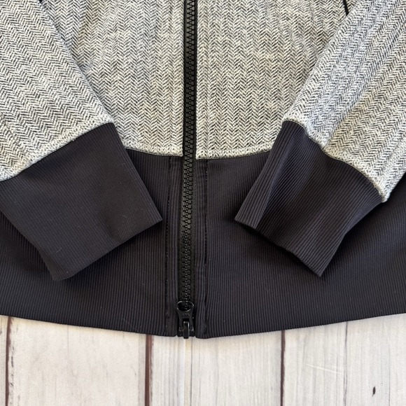 Lululemon Nice Asana Heathered Herringbone Zip Jacket Size 8 Activewear - Picture 3 of 7
